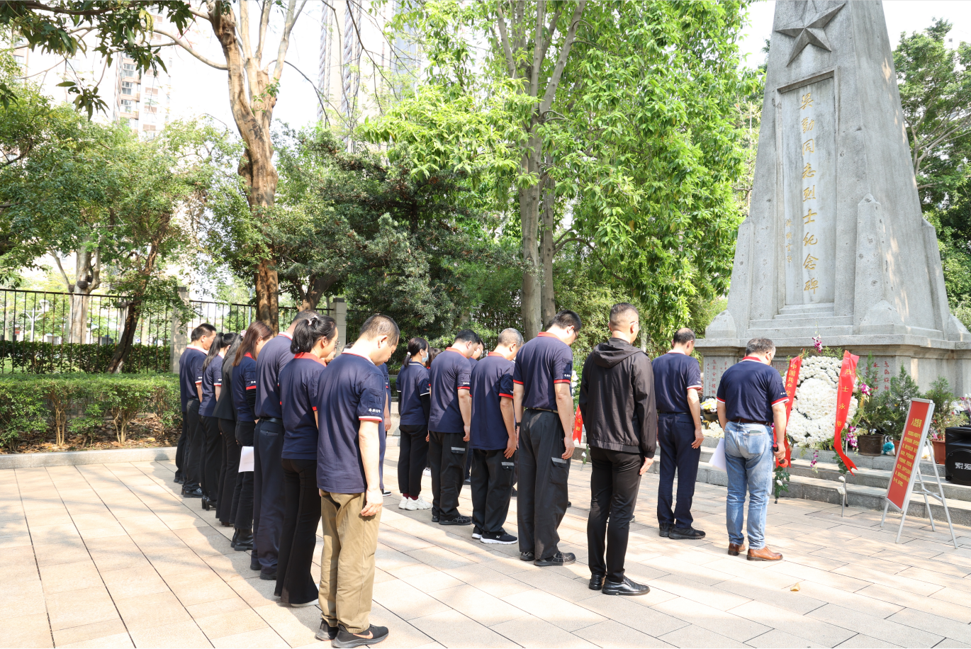 緬懷革命先烈，傳承紅色基因 ——華新彩印開(kāi)展綠色祭掃主題黨日活動(dòng)